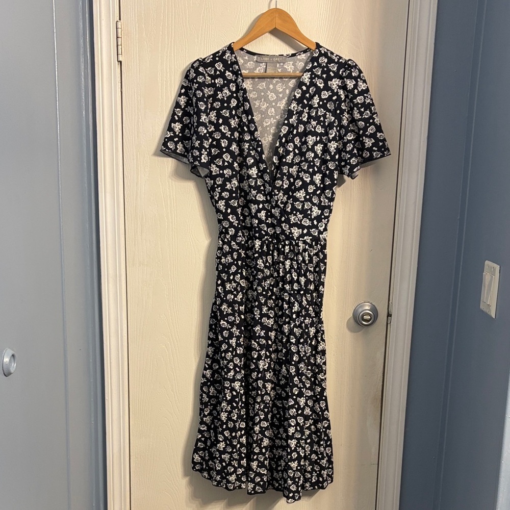 Elegant Blue and White Floral Midi Dress